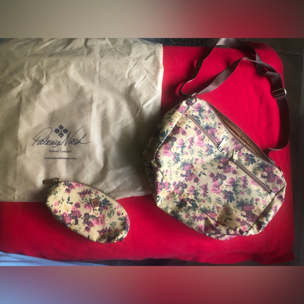 Antique Rose Canvas Bag w/ small bag. Numerous pockets/zippers for organization
